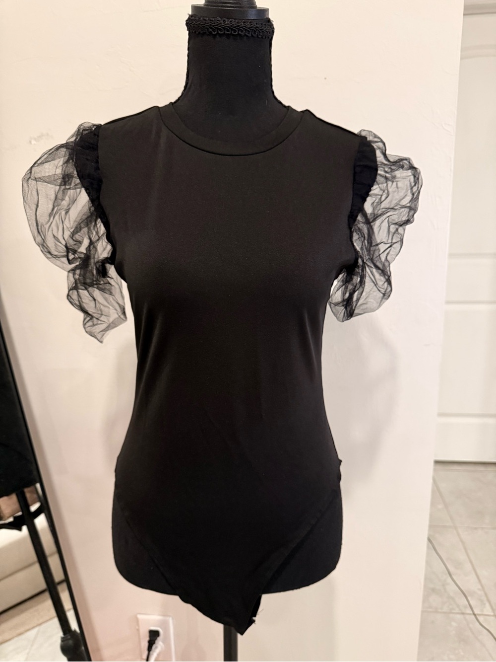 SHEIN Black Puff Sleeve Bodysuit